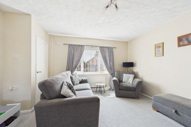 55, Harewood Road, Wakefield photo 4