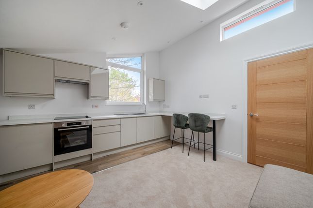 Flat 2 Tilia Copse, 33 Westfield Road, Woking photo 4