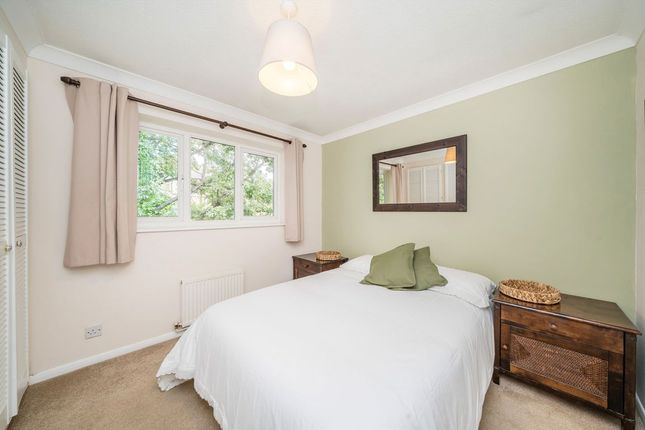 9 Caernarvon Court, 12, Surbiton Hill Park, Surbiton photo 4