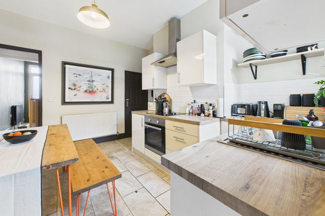 2 Lyndhurst Road, Nottingham photo 3