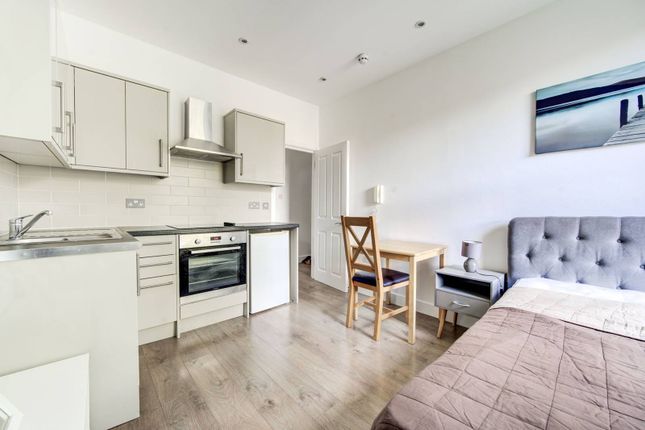 Thumbnail Studio to rent in Nevern Place, Earls Court, London