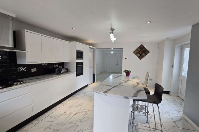 63 Brooklands Close, Luton photo 4