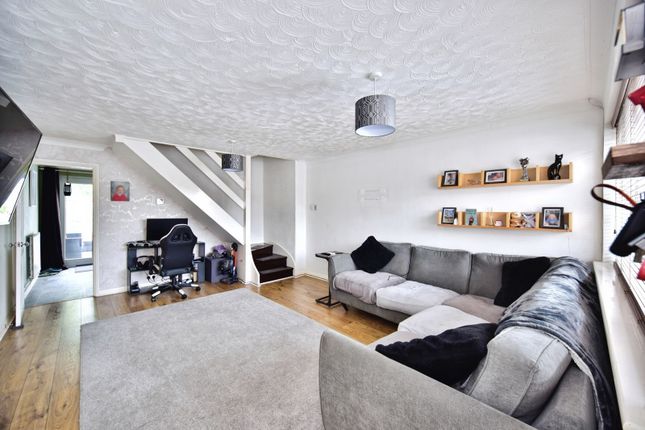 8, Woolaston Close, Kent photo 2