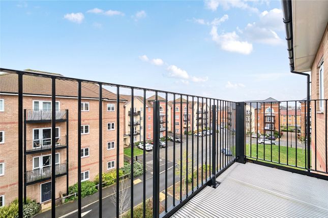 Flat 7, 54, Bell Farm Way, Hersham photo 3