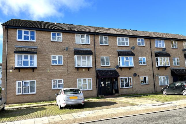 Thumbnail Flat to rent in Parish Gate Drive, Sidcup