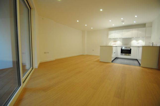 Thumbnail Flat to rent in Rossetti Apartments, Saffron Central Square, Croydon