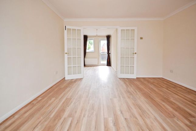 21, Beaconsfield Way, Reading photo 2
