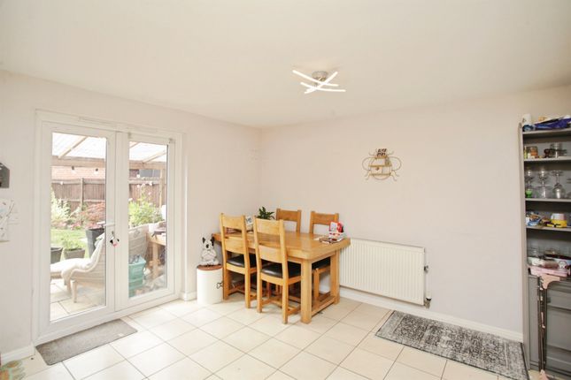 26, Avocet Close, Rugby photo 4