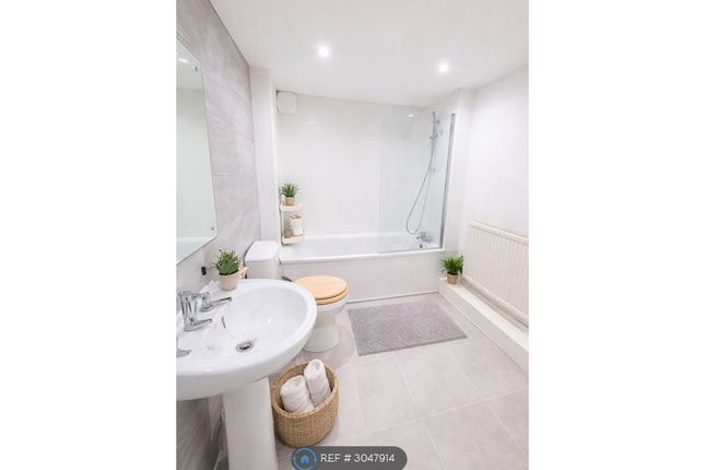 Basement Flat, Church Road, Newton Abbot photo 2