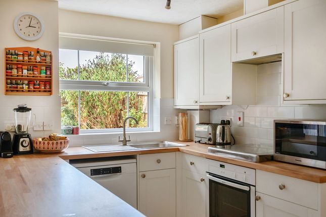 8 Alder Close, Winchester photo 4