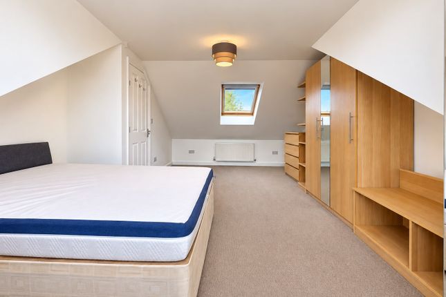 Flat 3, 61, Vicarage Farm Road, Hounslow photo 5