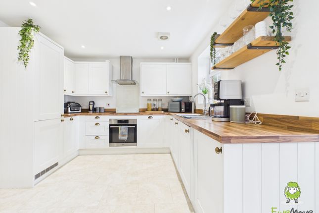 8, OTTERBOURNE WALK, HOOK photo 4