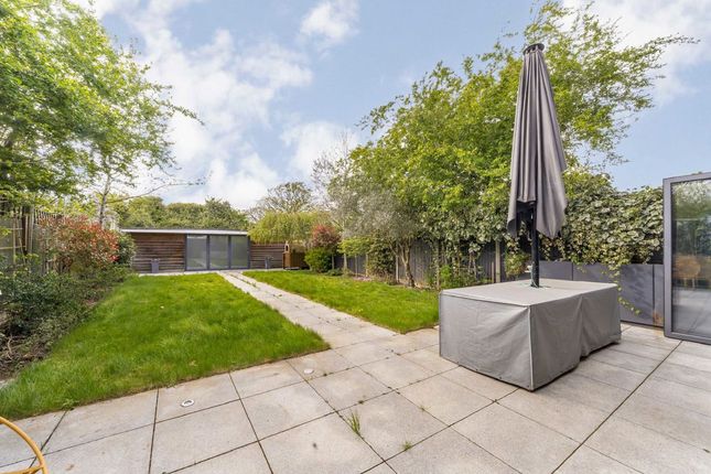 257, Salmon Street, London photo 4