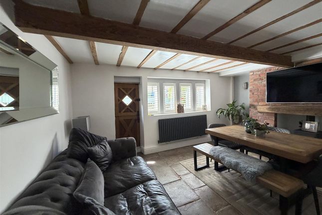 Holly Bank Cottage, 403, Wakefield Road, Stalybridge photo 3