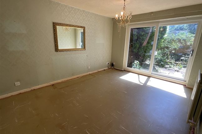 Kensington Road Broadfield, Crawley photo 2