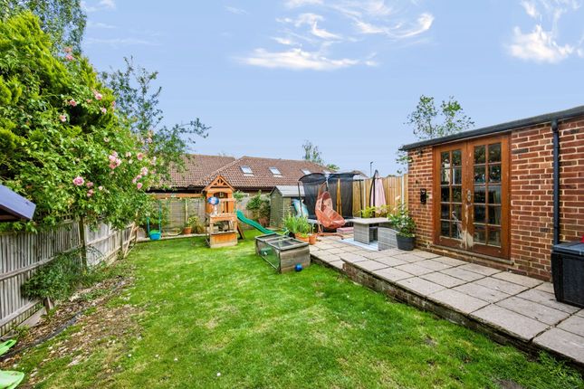 8 Coombe Hill, Billingshurst photo 4