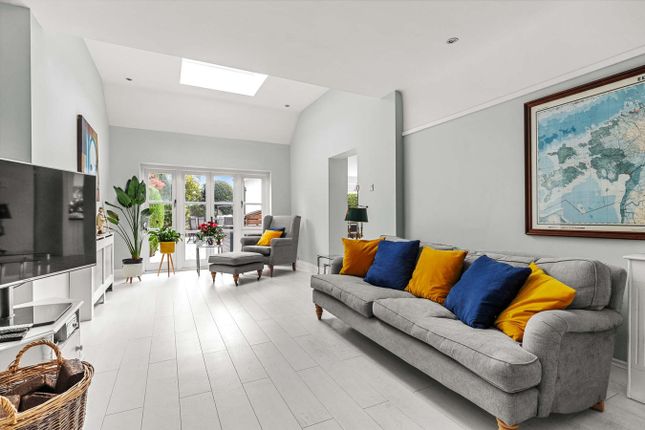 25a, Dorney Grove, Weybridge photo 4
