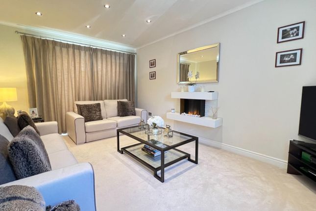 84, Longcroft Lane, Welwyn Garden City photo 3