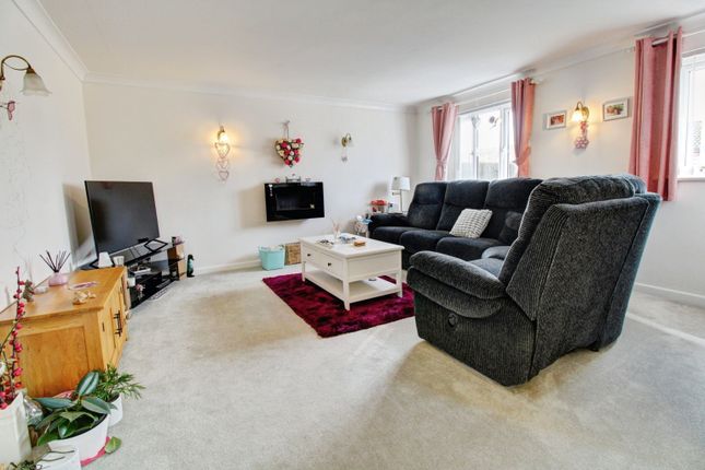 3 Giles Court, Norwich Road, Claydon photo 3