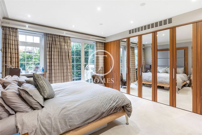 Flat for sale in Downage, London