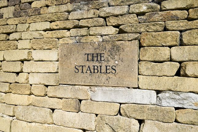 The Stables Pocknedge Lane, Chesterfield photo 2