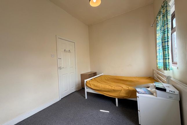 First Floor, 734A, Oldham Road, Manchester photo 4