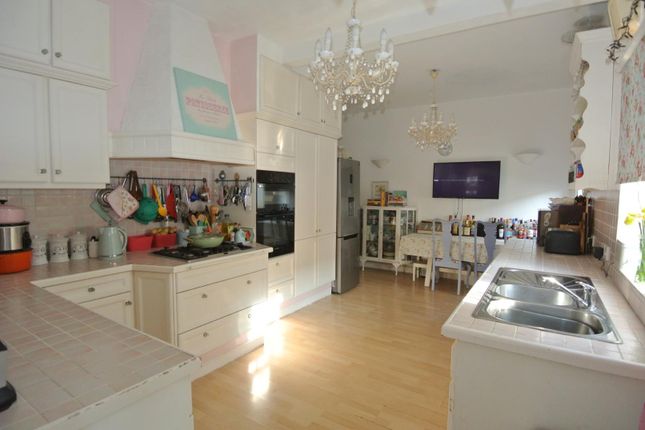 23, Fordbridge Road, Ashford photo 3