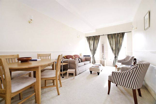 Flat for sale in William Square, London