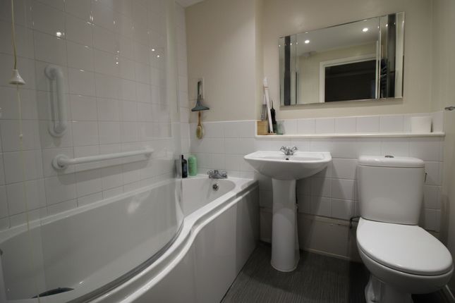 60 Snowdon Close, Eastbourne photo 5