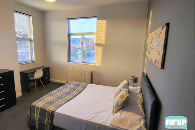 Room 5, 15 Greasbrough Road, Rotherham photo 3