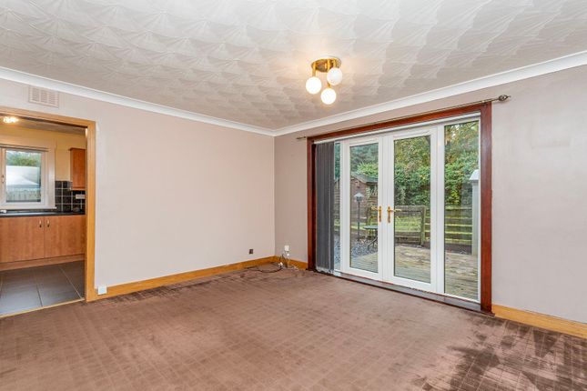 Bridgeside Avenue, Whitburn photo 4