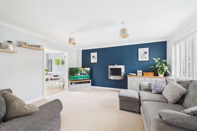 5, Park Farm Close, Horsham photo 2