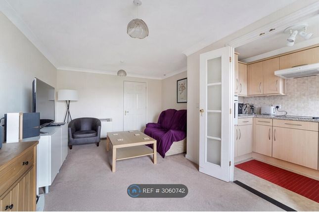 Flat, Calverley Court Kingston Road, Epsom photo 2