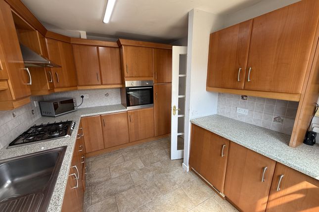 Lutterworth Drive, Adwick-le-Street Doncaster South Yorkshire photo 5
