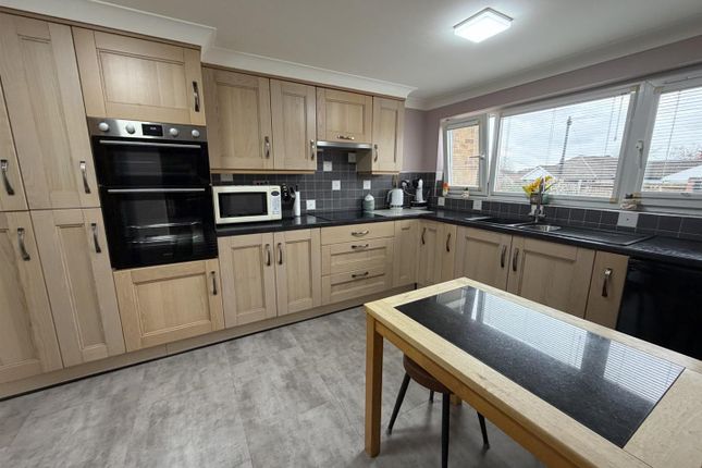 30, Longden Avenue, Lowestoft photo 4