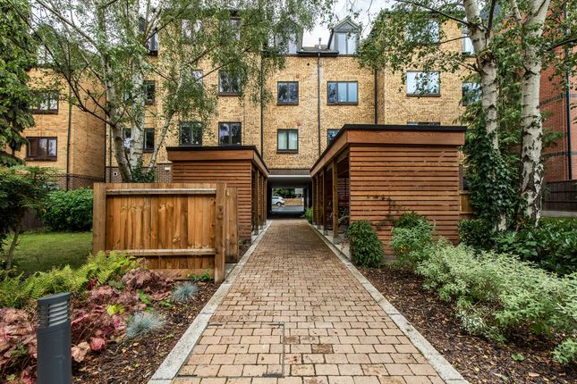8 Viney Court 78 Kings Avenue, London photo 2