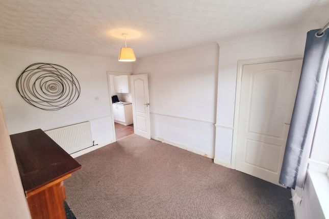 87, Marfleet Avenue, Hull photo 2