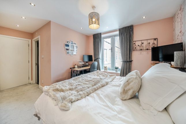Flat 13, 32, Northbourne Road, London photo 3