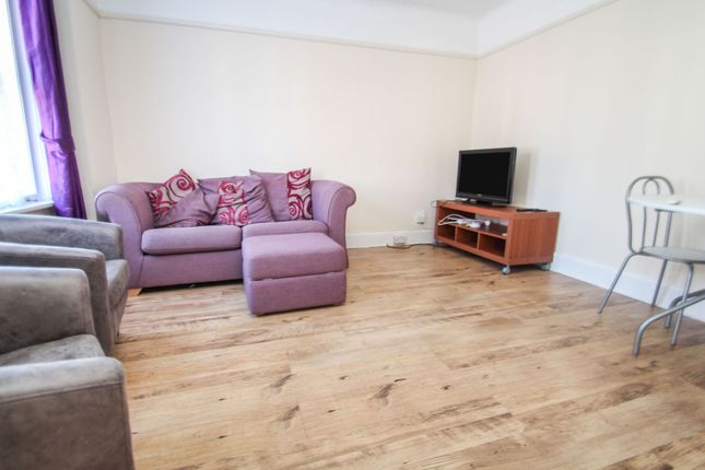 30 Ensbury Park Road, Bournemouth photo 4