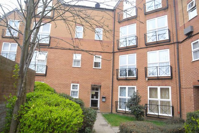 Flat to rent in Newland Road, Banbury