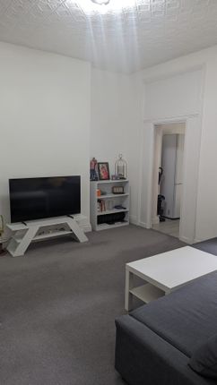 Thumbnail Flat to rent in Manbey Park Road, London