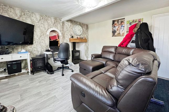 4A, Apperley Road, Bradford photo 2