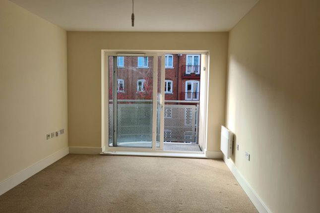 28, Stanton House Coxhill Way, Aylesbury photo 3