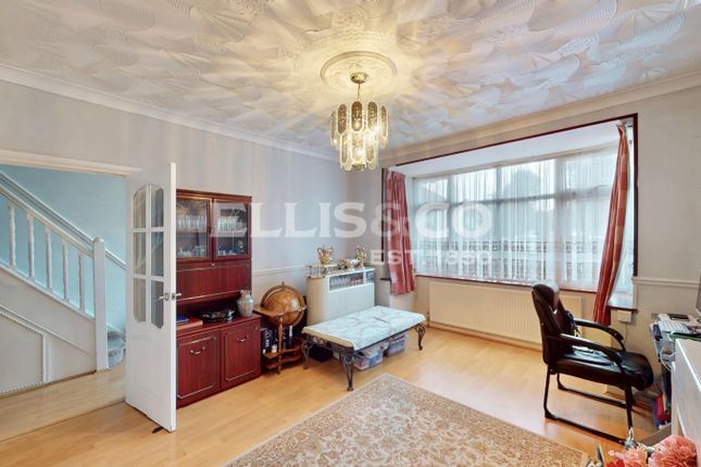Kings Avenue, Greenford photo 4