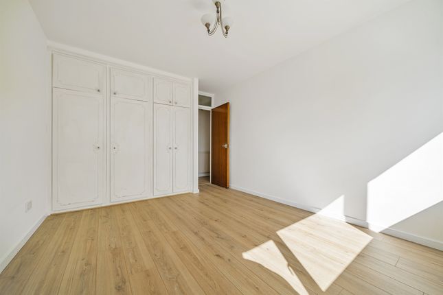 Flat for sale in Bycullah Road, Enfield