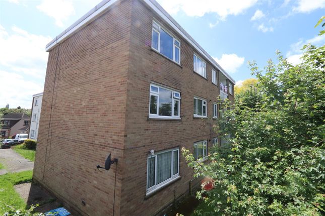 Studio to rent in Park View Court, Walters Close, Eastwood, Leigh-On-Sea
