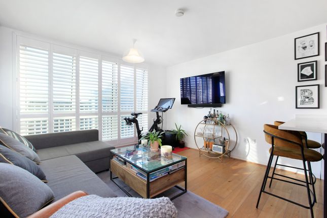 Flat for sale in Oyster Wharf, 18 Lombard Road, Battersea, London