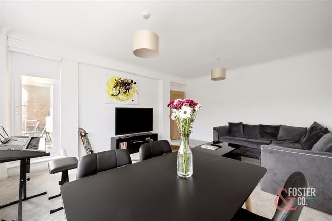 Flat 14, Grove Court, 37-39 The Drive, Hove photo 4