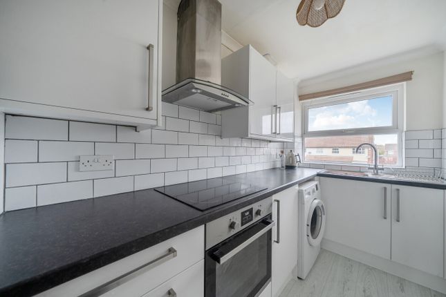 21, Armstrong Way, Reading photo 3