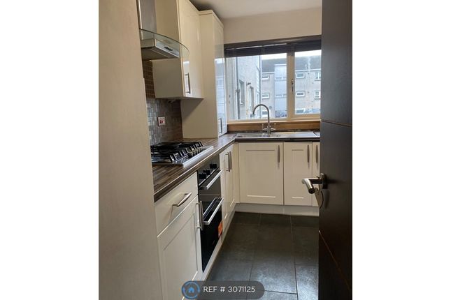 Flat, Balmartin Road, Glasgow photo 3
